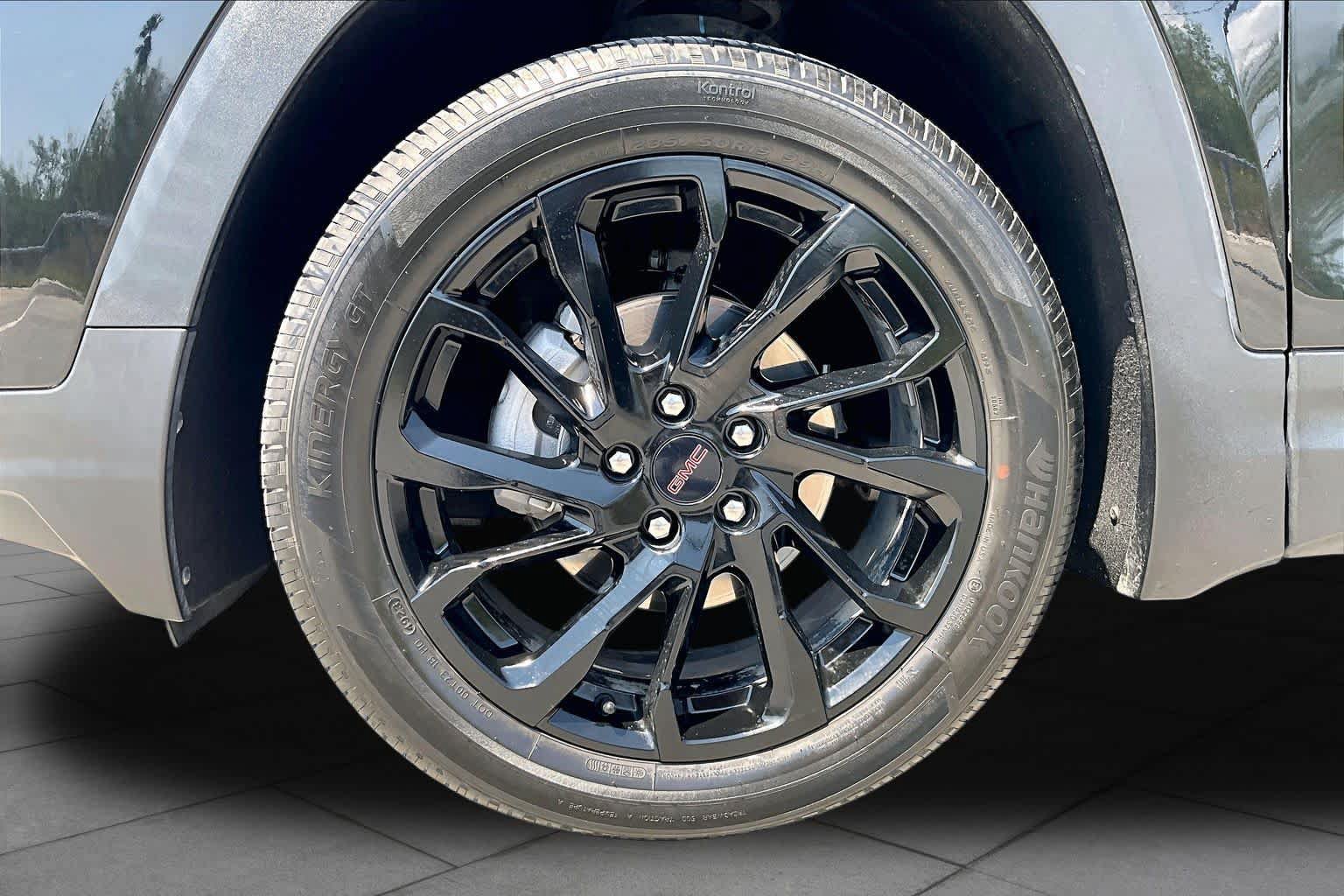 Used 2024 GMC Terrain SLE w/ Driver Convenience Package FWD image 20