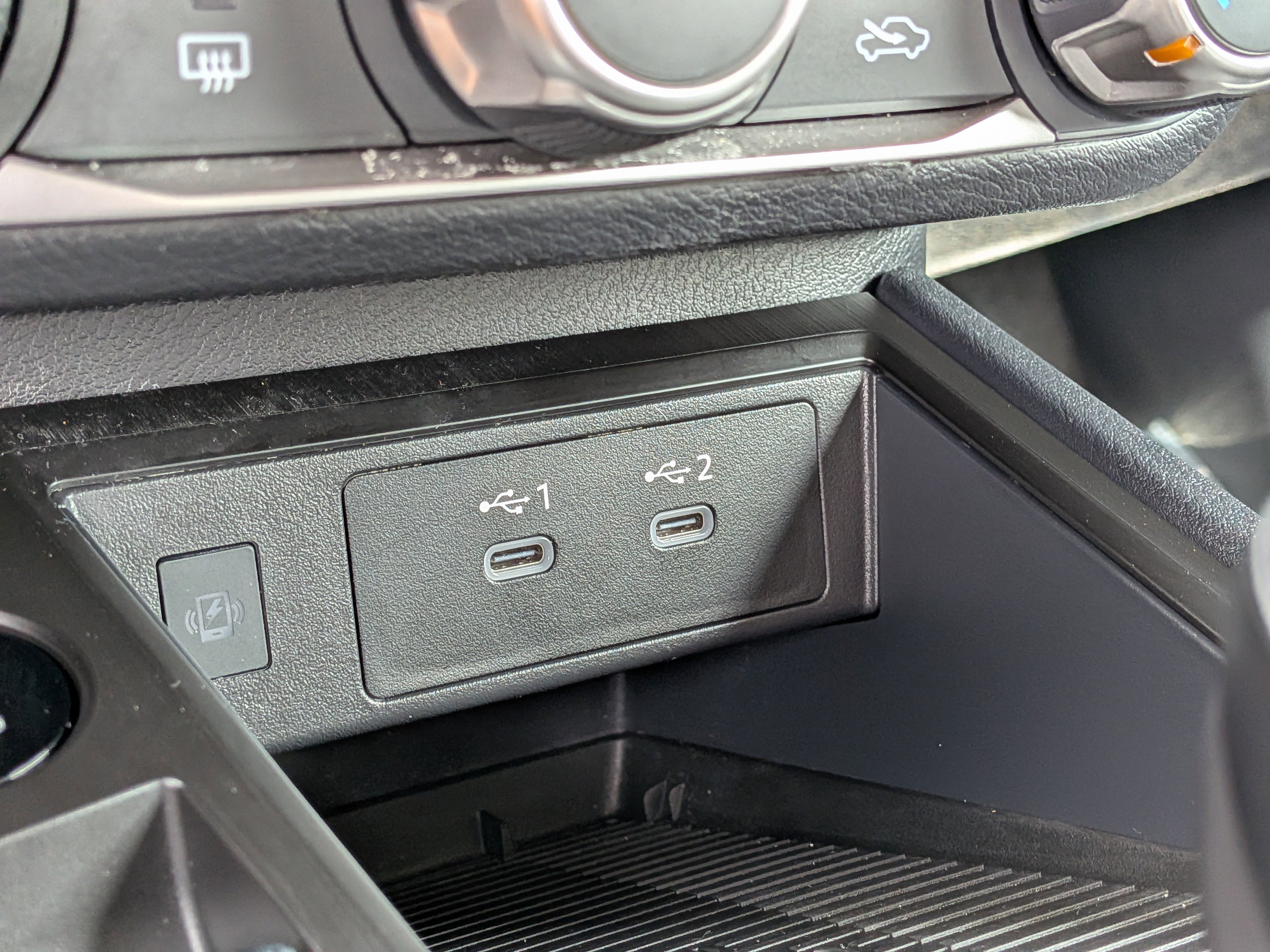 Used 2025 Nissan Kicks SV image 28