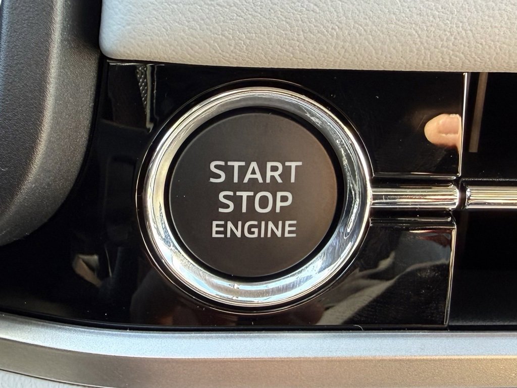 New 2026 Mitsubishi Outlander SE image 33