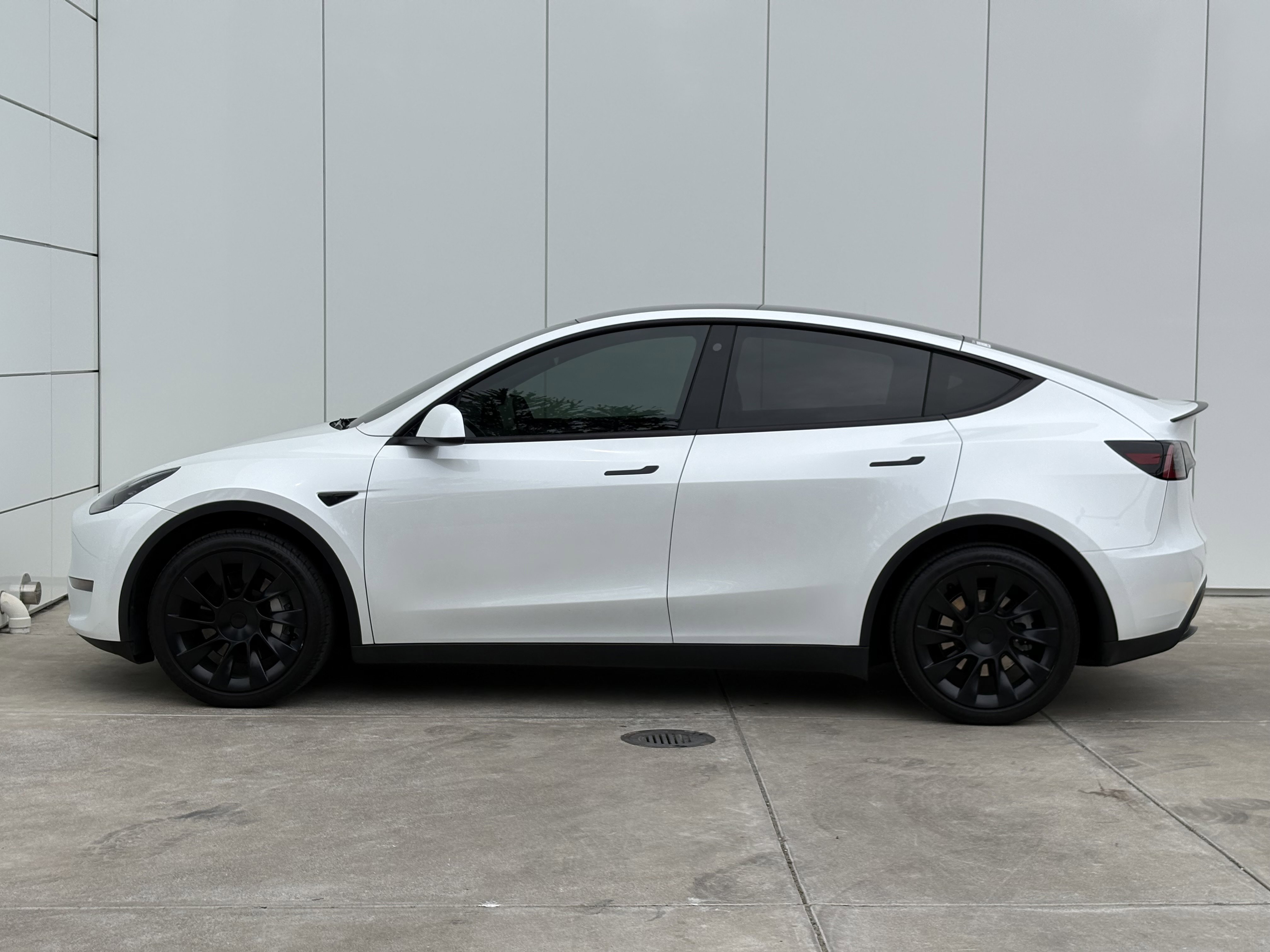 Used 2023 Tesla Model Y Long Range AWD/4WD image 4
