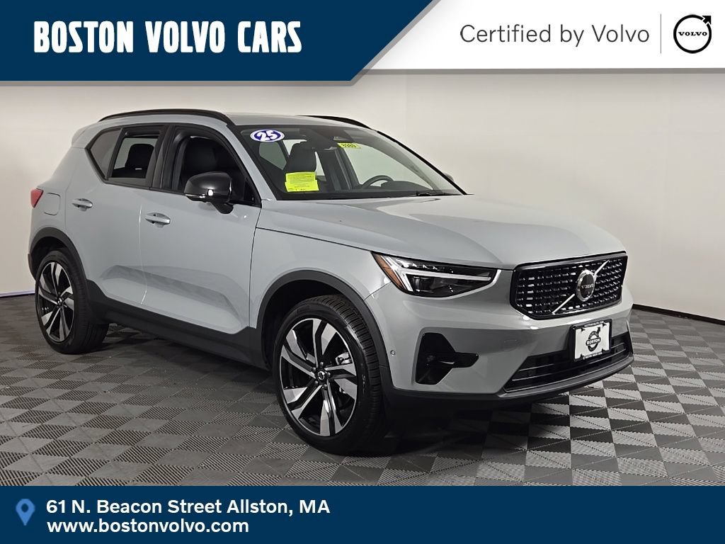 Certified 2025 Volvo XC40 B5 Plus AWD/4WD image 1