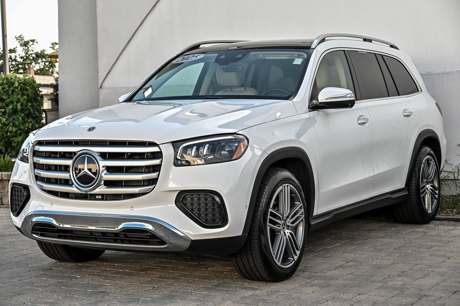 Used 2025 Mercedes-Benz GLS 450 4MATIC image 5
