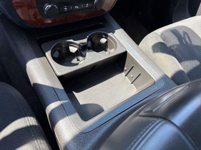 Used 2014 Chevrolet Suburban LS image 24