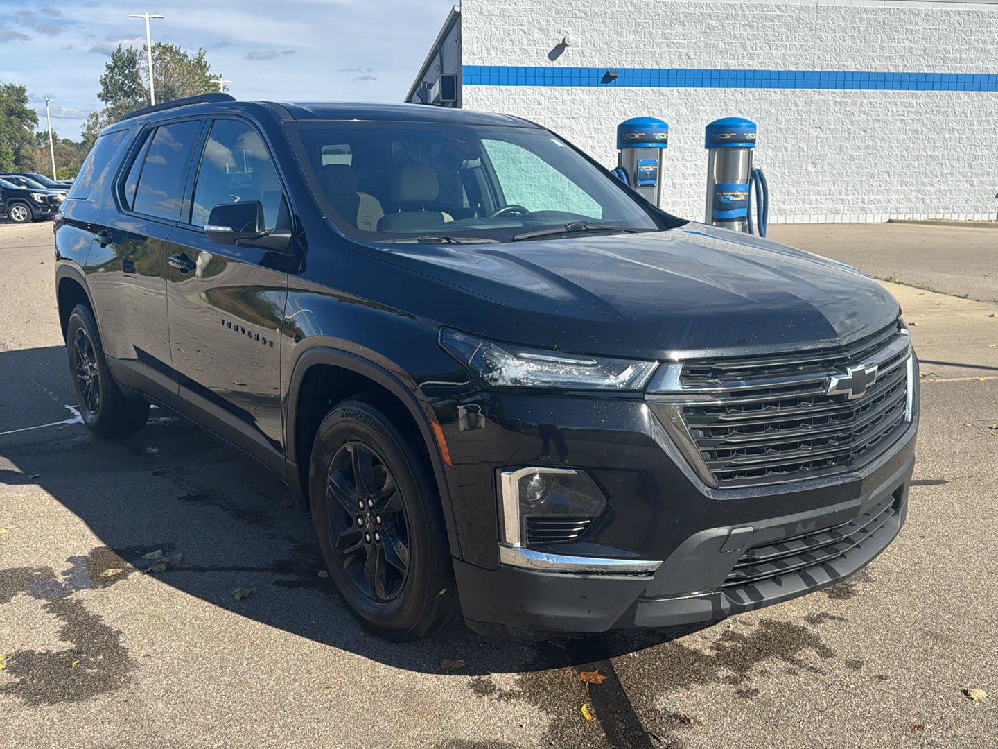 Used 2023 Chevrolet Traverse LS w/ Midnight/Sport Edition AWD/4WD image 7