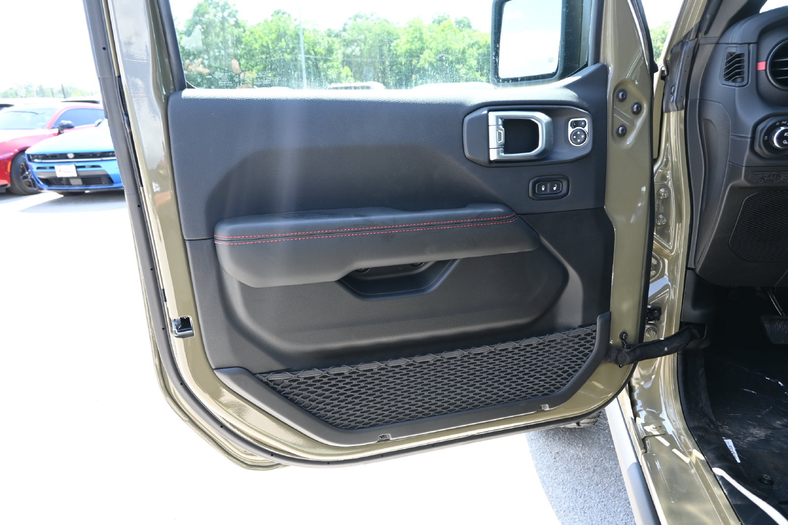 New 2026 Jeep Gladiator Rubicon w/ Steel Power Dome Hood Package AWD/4WD image 8