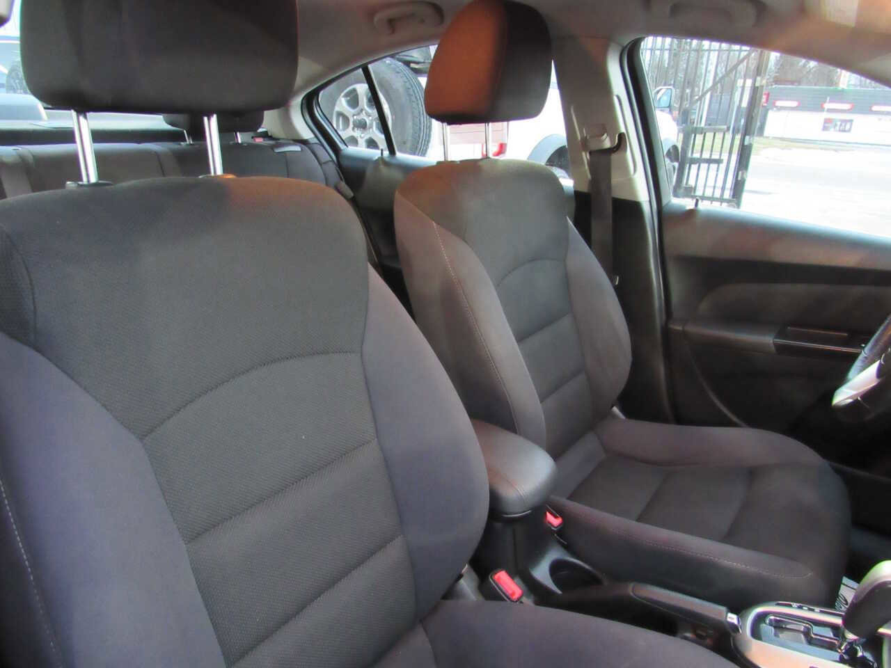 Used 2014 Chevrolet Cruze LT image 21