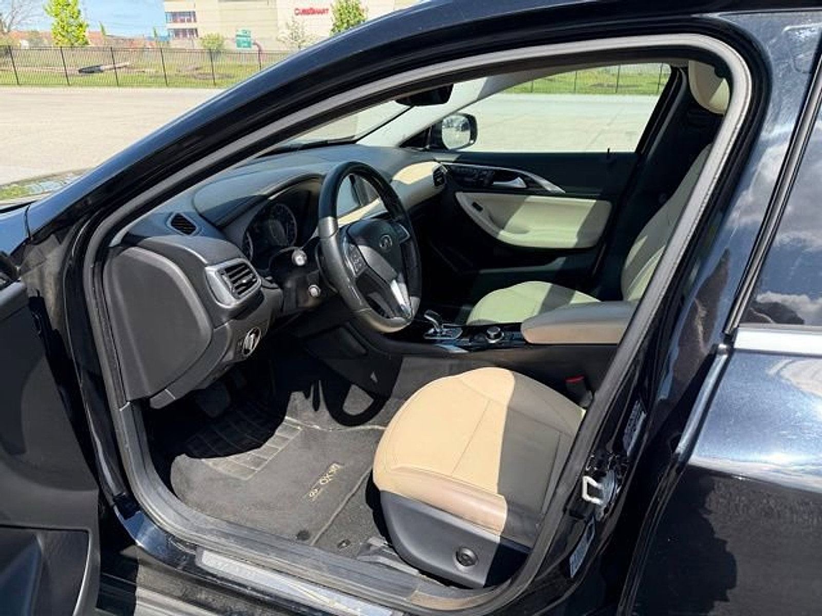 Used 2018 INFINITI QX30 Premium w/ Navigation Package AWD/4WD image 9