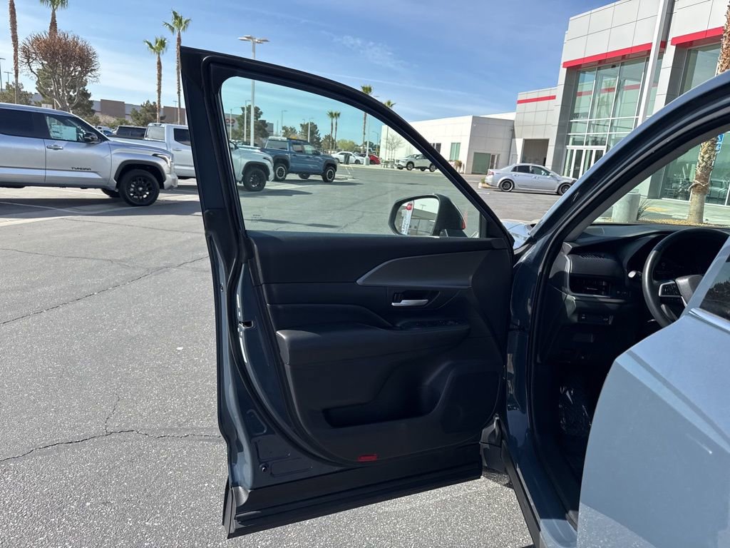 Certified 2025 Toyota Grand Highlander FWD image 12