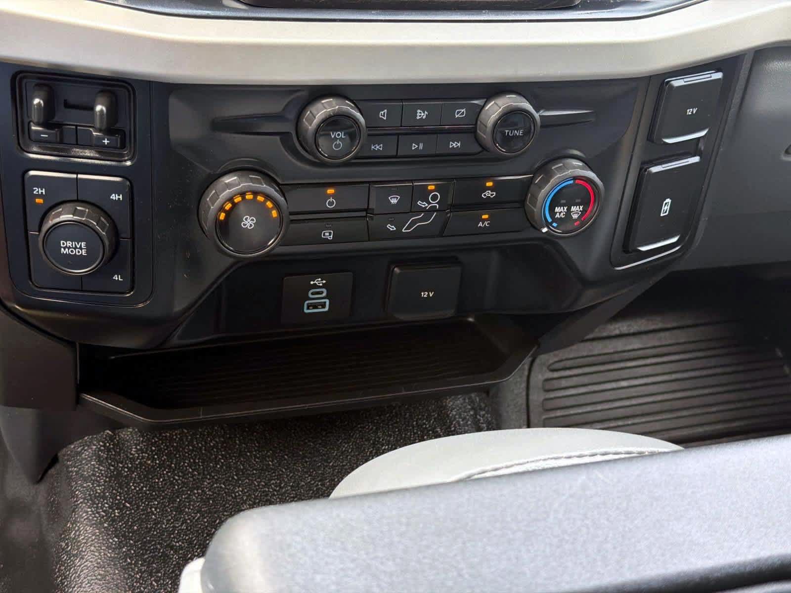 Used 2024 Ford F550 4x4 Regular Cab Super Duty image 22