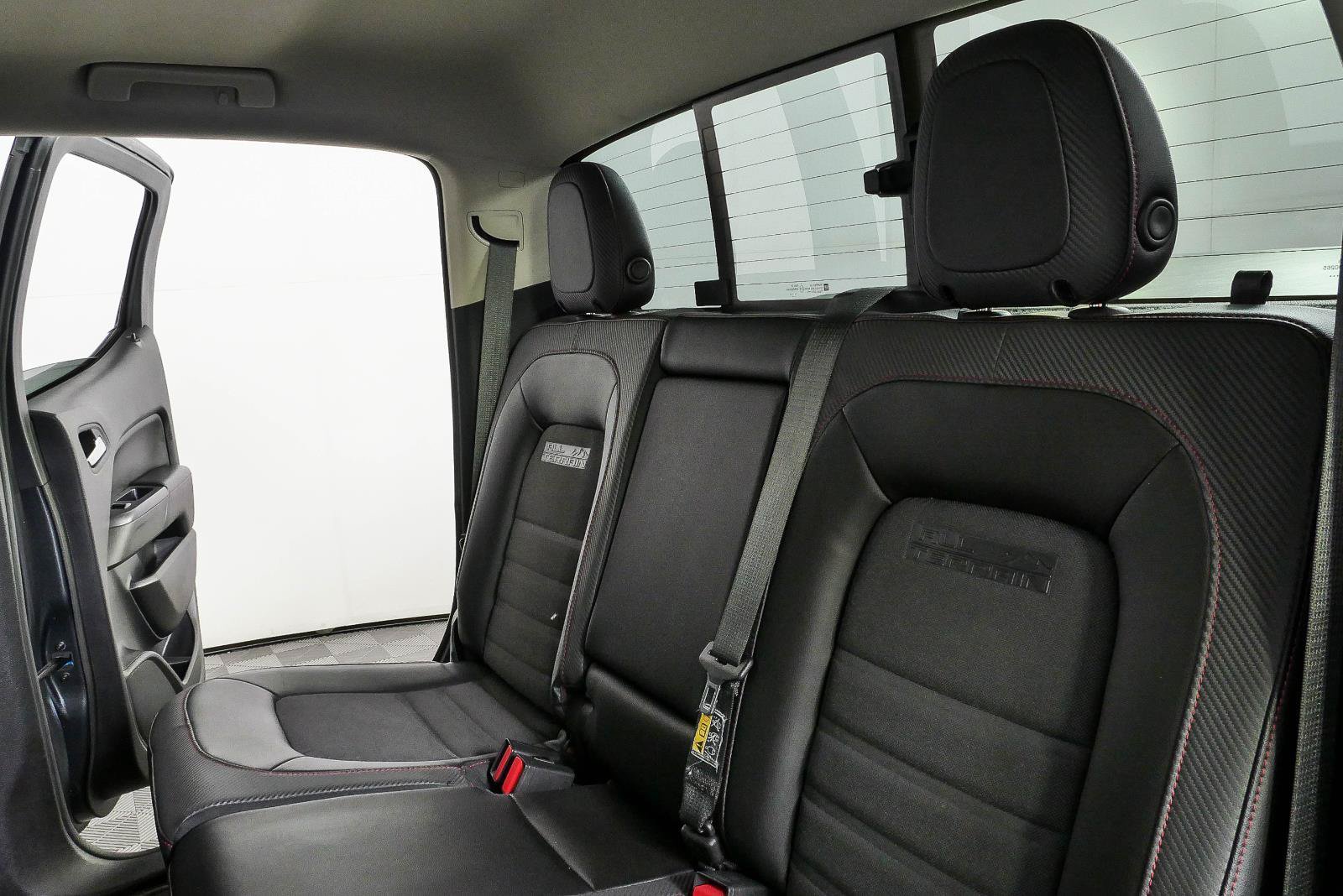 Used 2016 GMC Canyon SLE w/ All Terrain Package AWD/4WD image 18