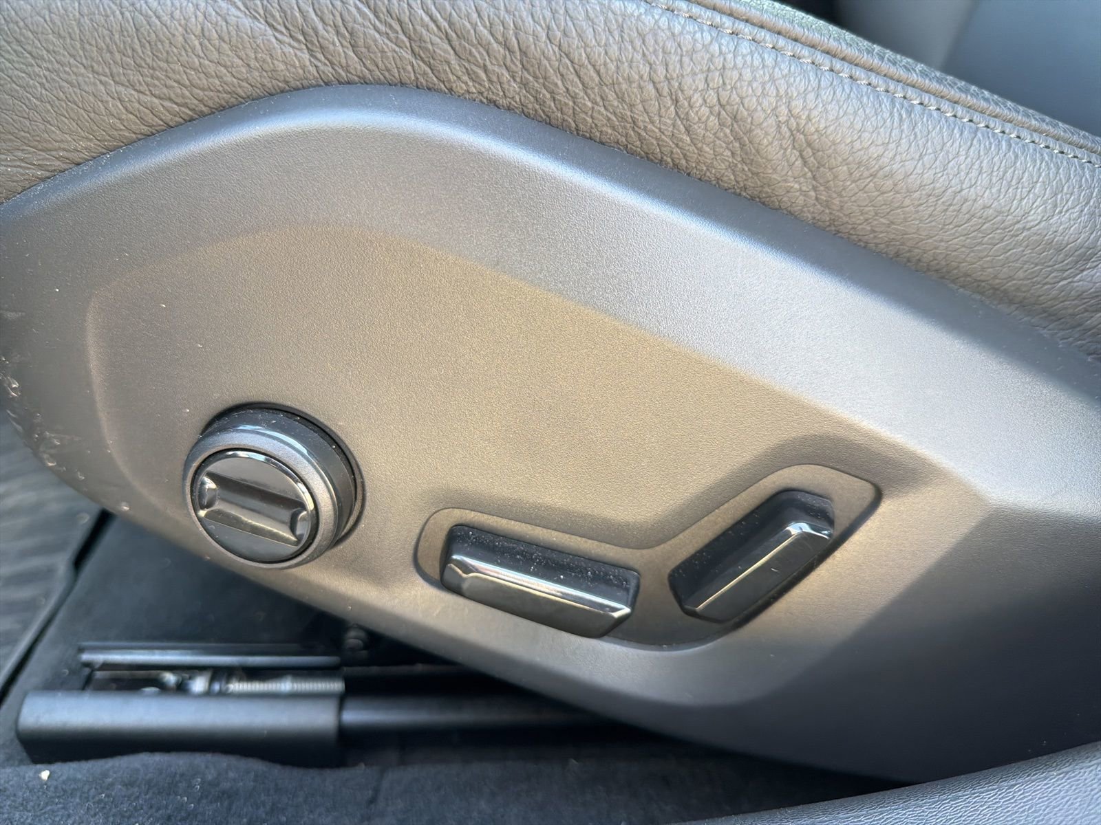 Certified 2025 Volvo S90 B6 Plus w/ Protection Package Premier image 59