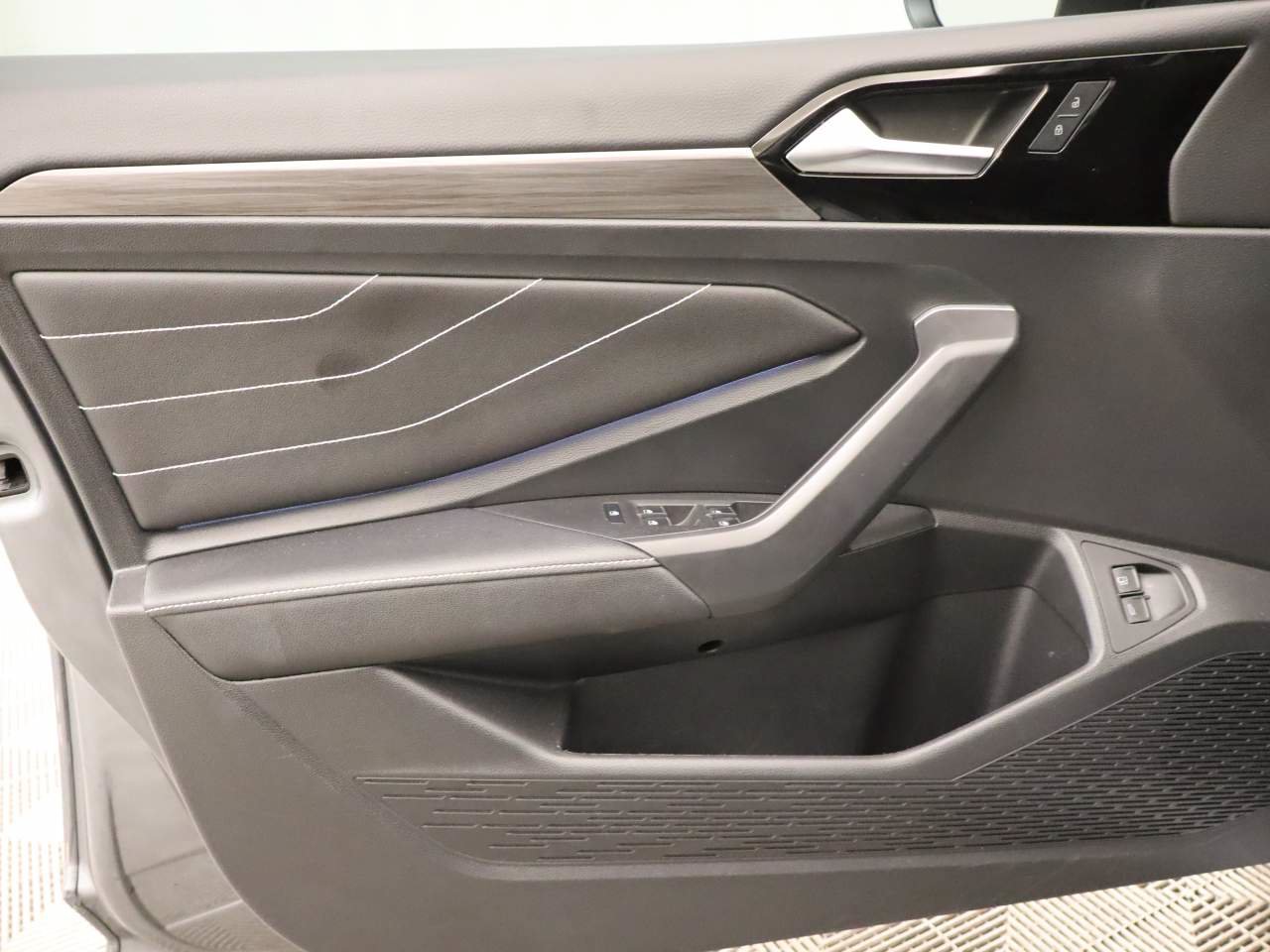 Certified 2022 Volkswagen Jetta SEL FWD image 18