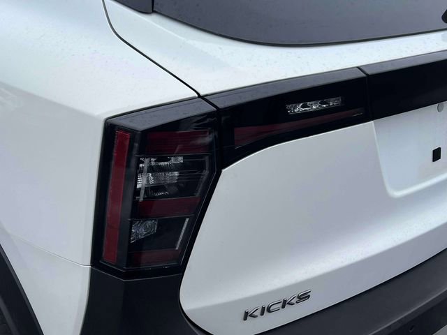 Used 2025 Nissan Kicks SR AWD/4WD image 10