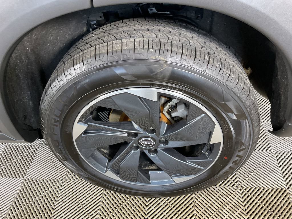 Used 2025 Nissan Rogue SV image 6