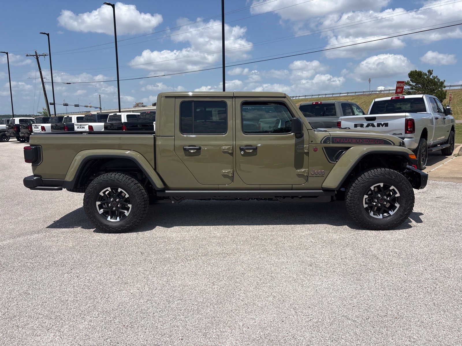 New 2026 Jeep Gladiator Sport AWD/4WD image 7