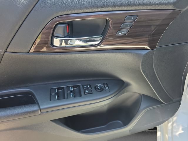 Used 2017 Honda Accord Touring image 10