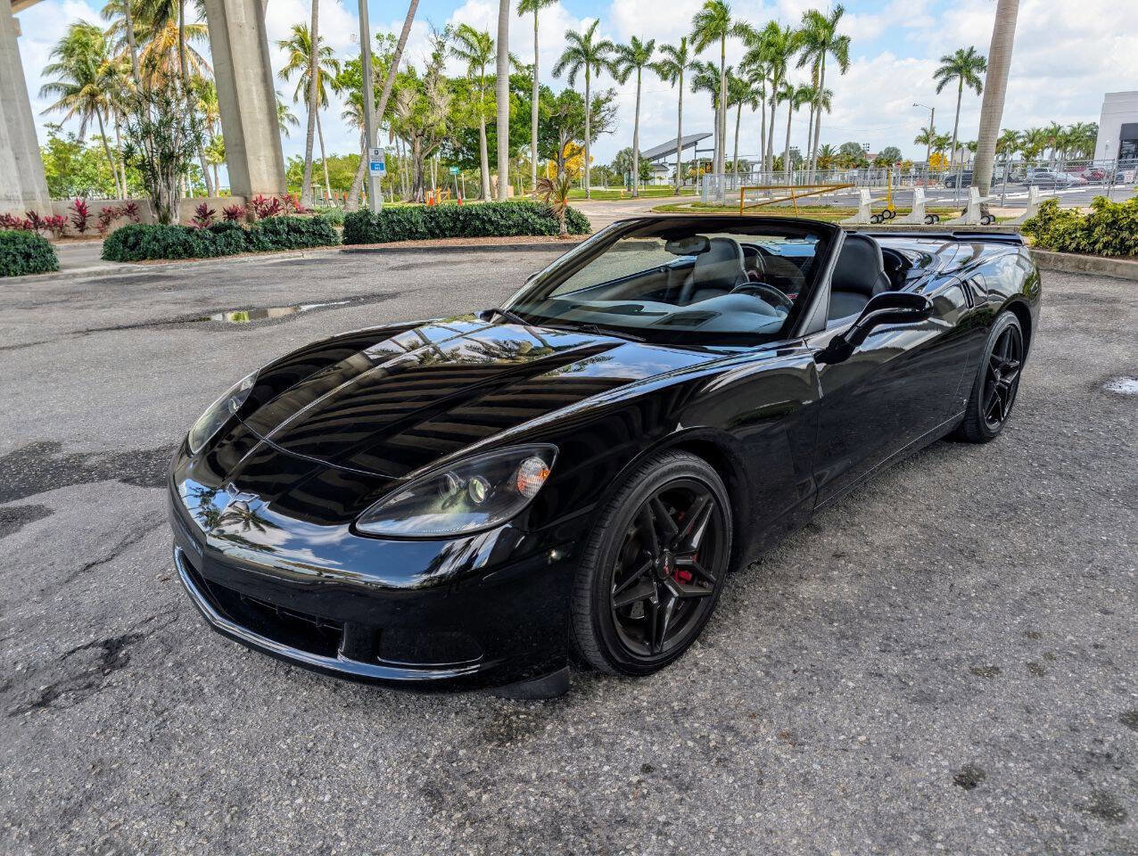 Used 2007 Chevrolet Corvette Convertible w/ Preferred Equipment Group image 2