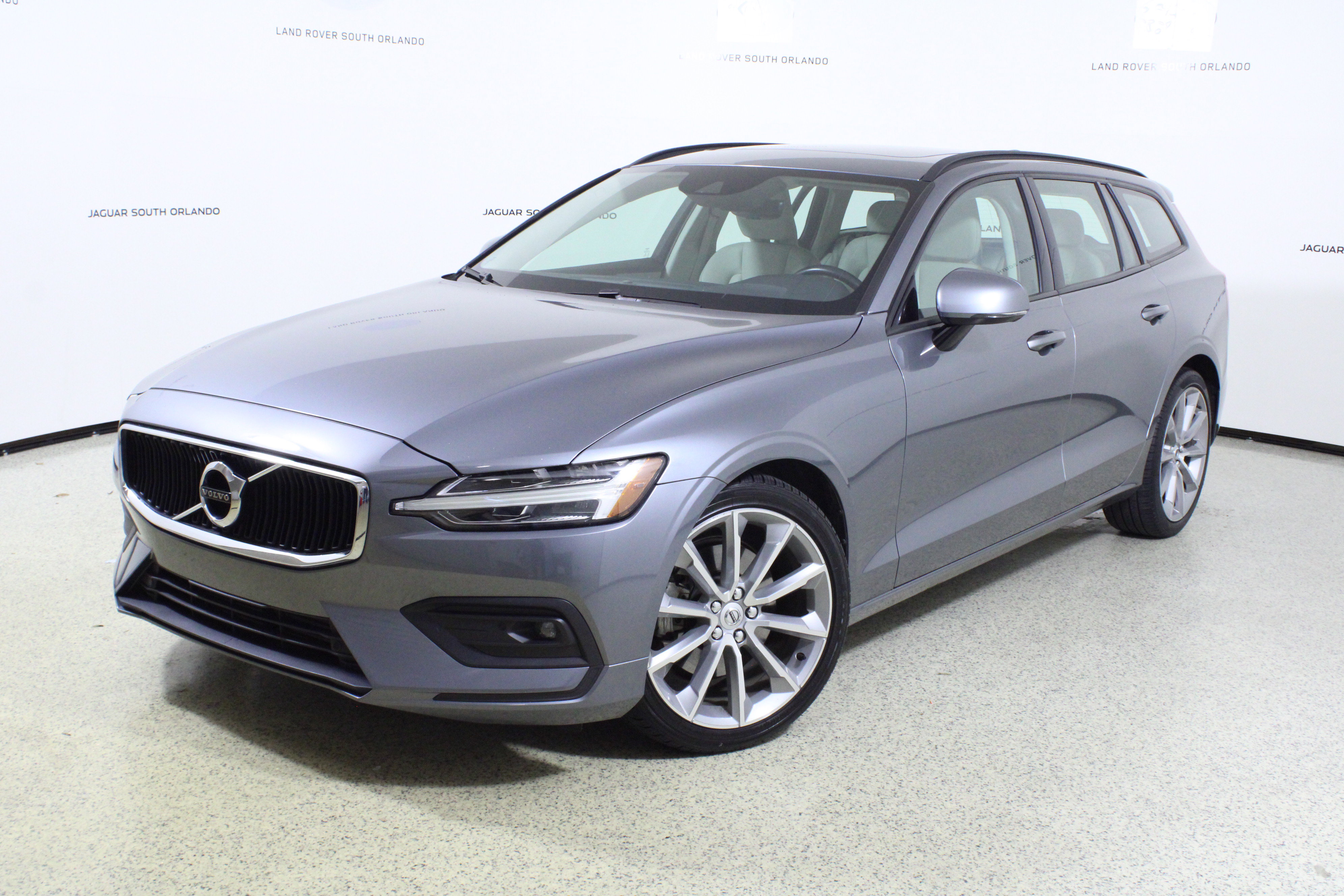 Used 2021 Volvo V60 T5 Momentum