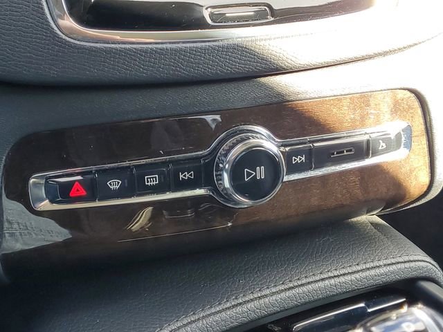 Used 2016 Volvo XC90 T6 Momentum w/ Momentum Plus Package image 26