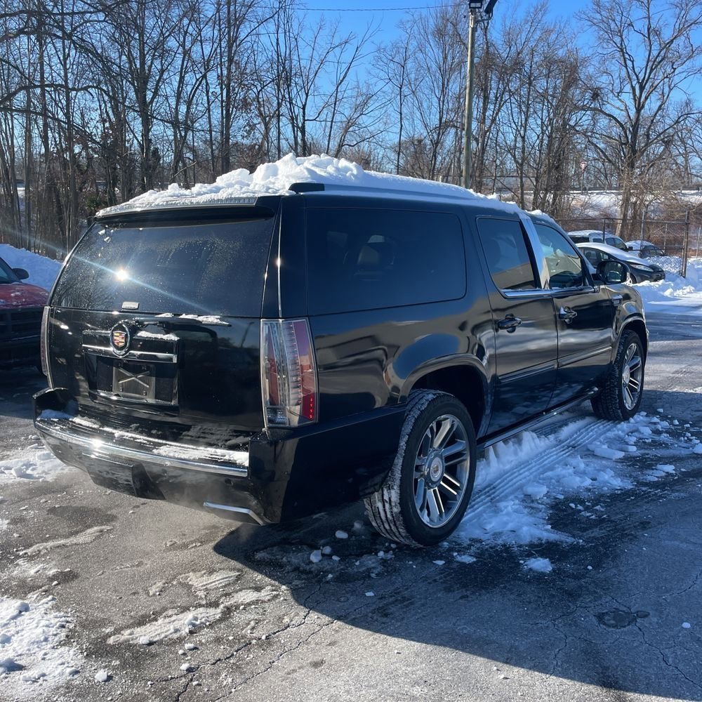 Used 2014 Cadillac Escalade ESV Premium image 3
