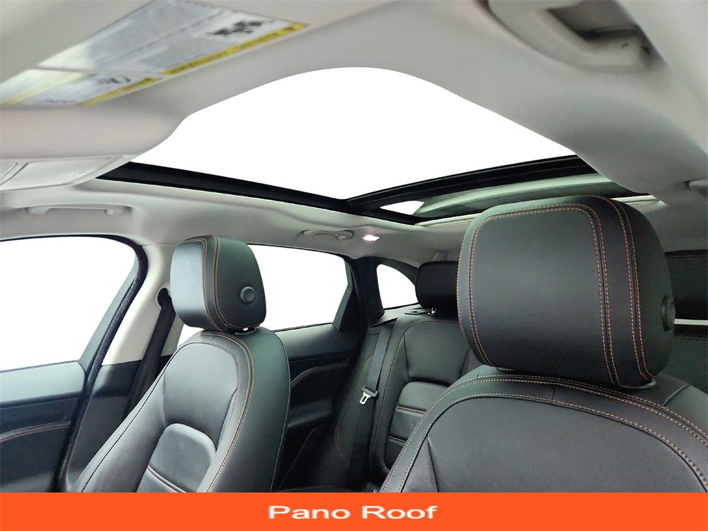 Used 2018 Jaguar F-PACE Prestige image 12