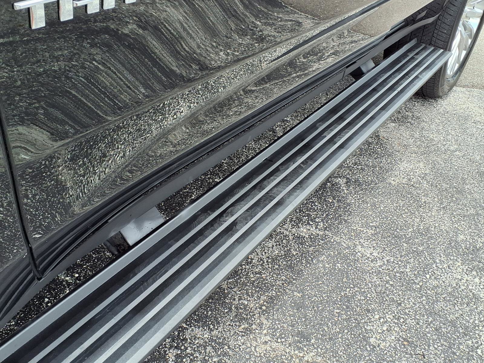 Used 2025 Chevrolet Tahoe High Country AWD/4WD image 34