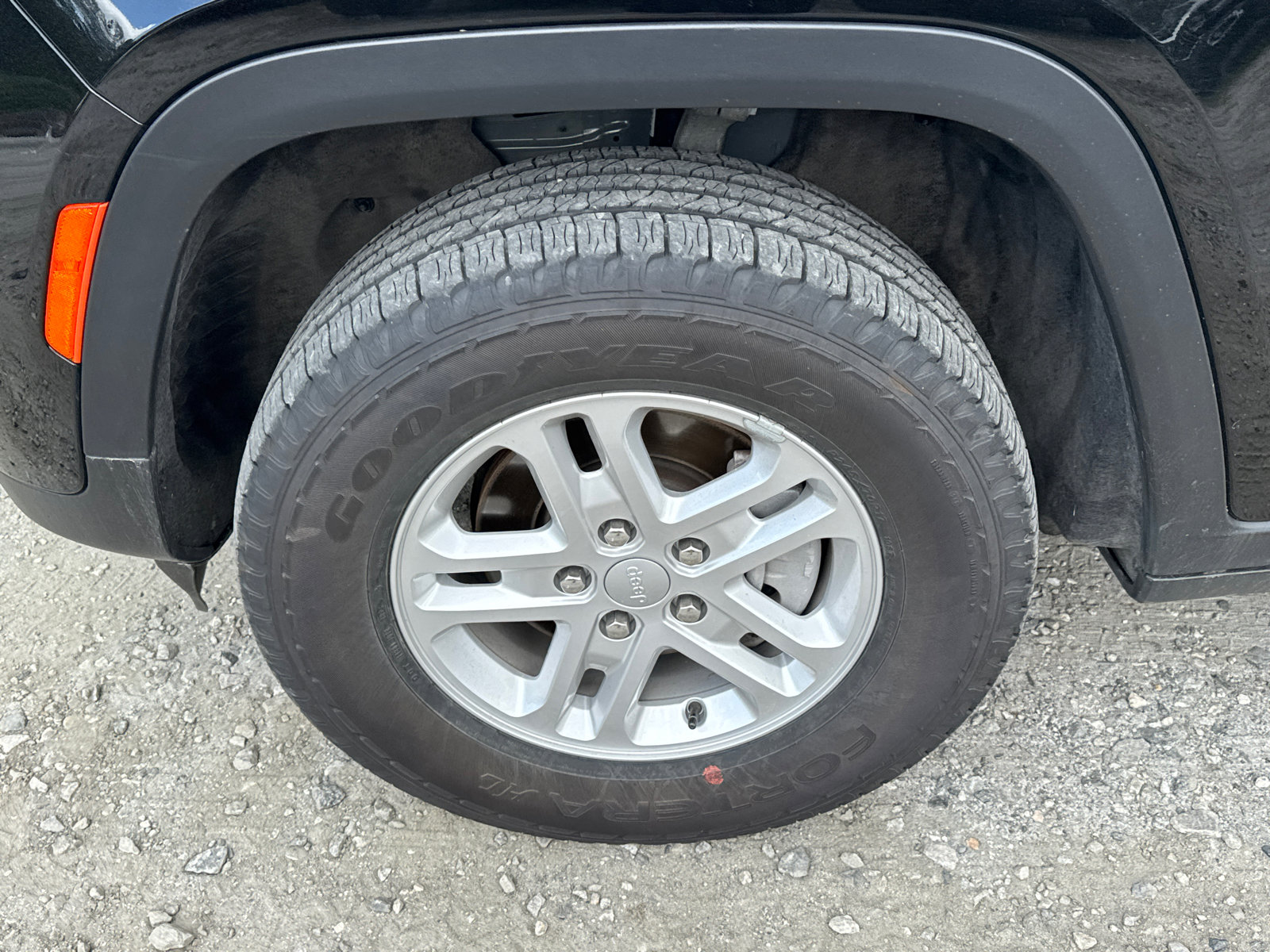 Used 2024 Jeep Grand Cherokee Laredo AWD/4WD image 14