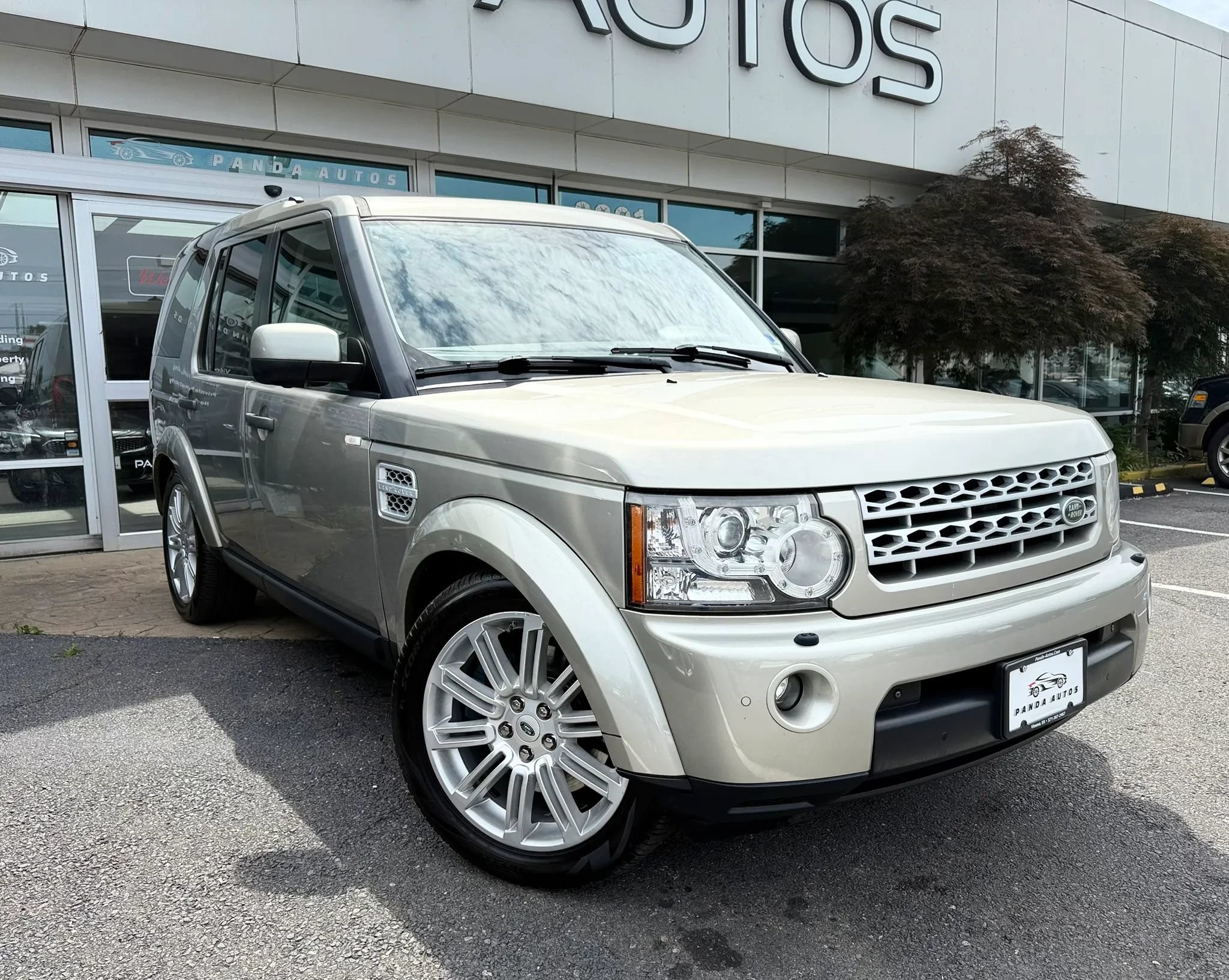 Used 2012 Land Rover LR4 HSE LUX AWD/4WD image 1