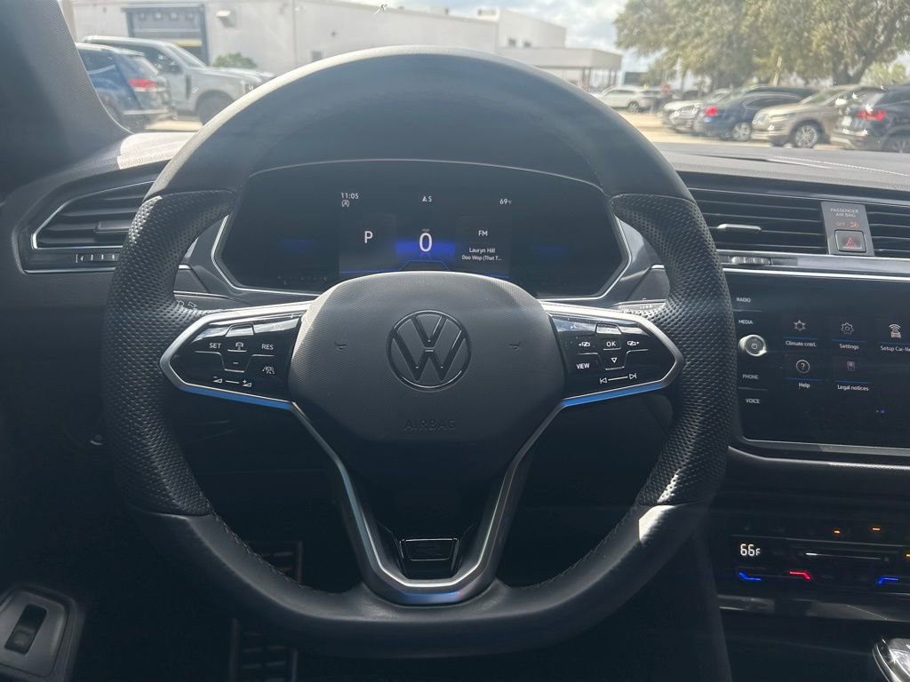 Certified 2022 Volkswagen Tiguan SE R-Line image 20