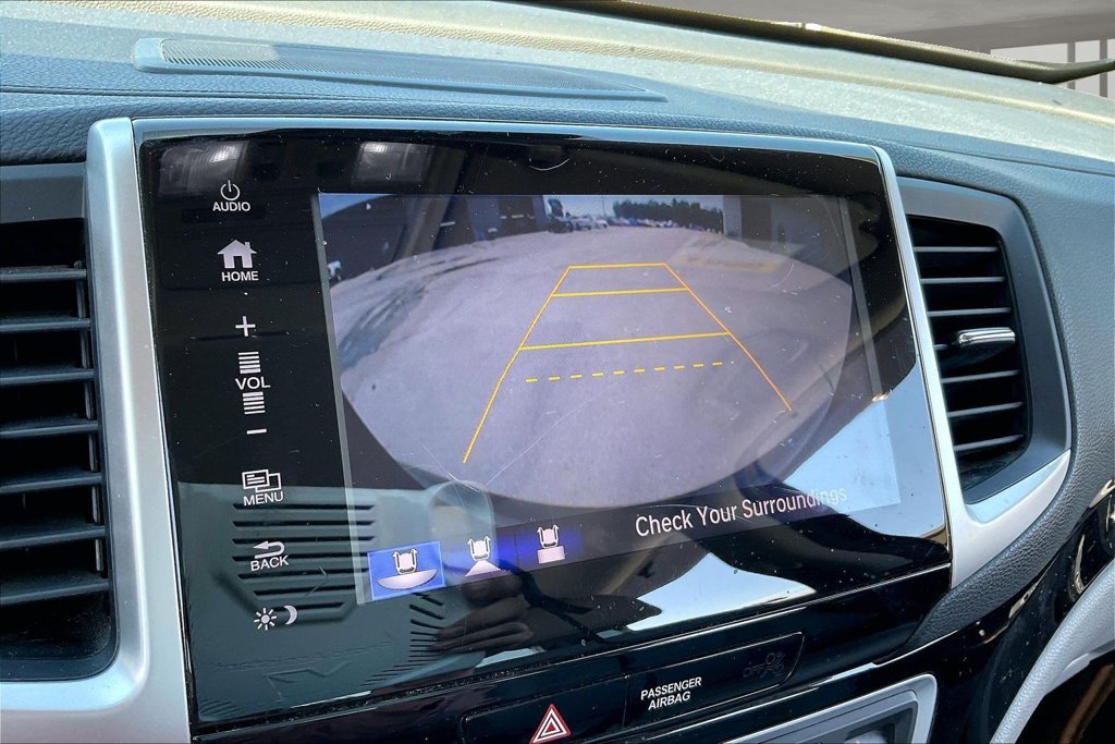 Used 2017 Honda Pilot Touring image 14