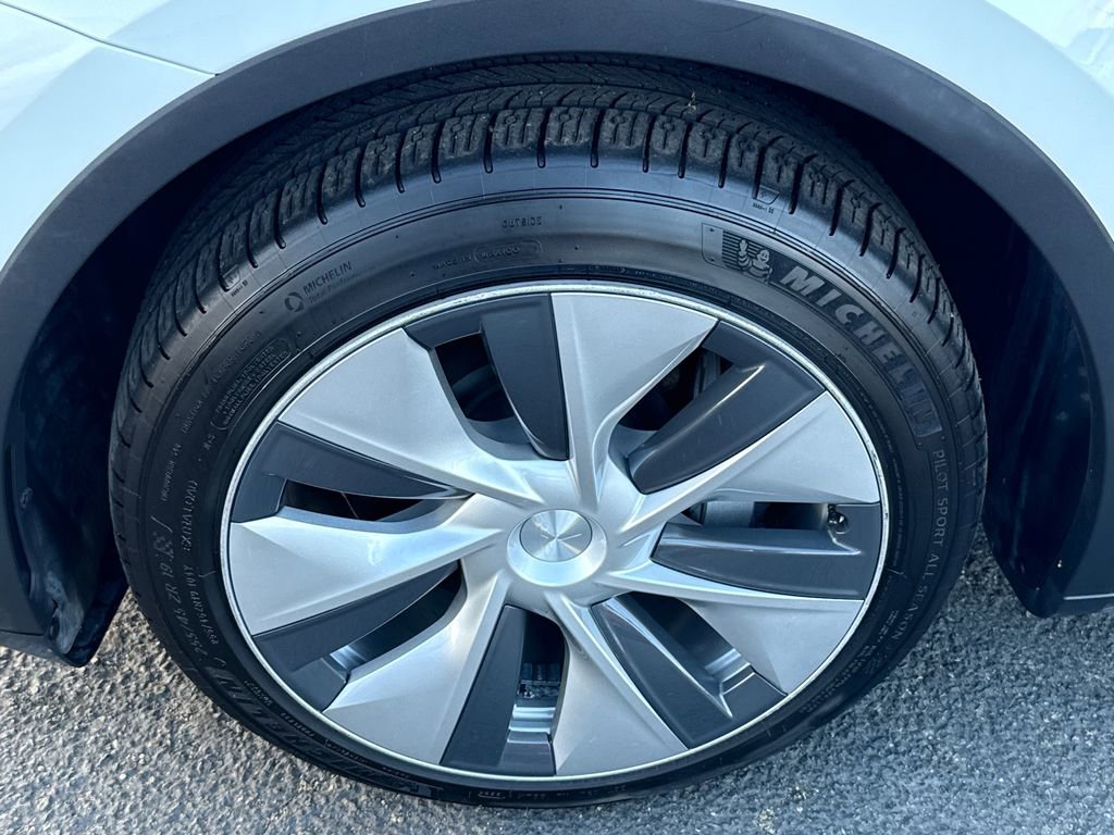 Used 2022 Tesla Model Y Long Range AWD/4WD image 7