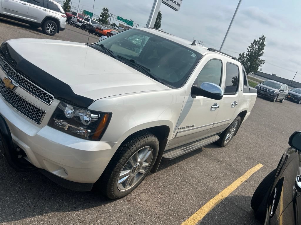 Used 2010 Chevrolet Avalanche LTZ AWD/4WD image 4