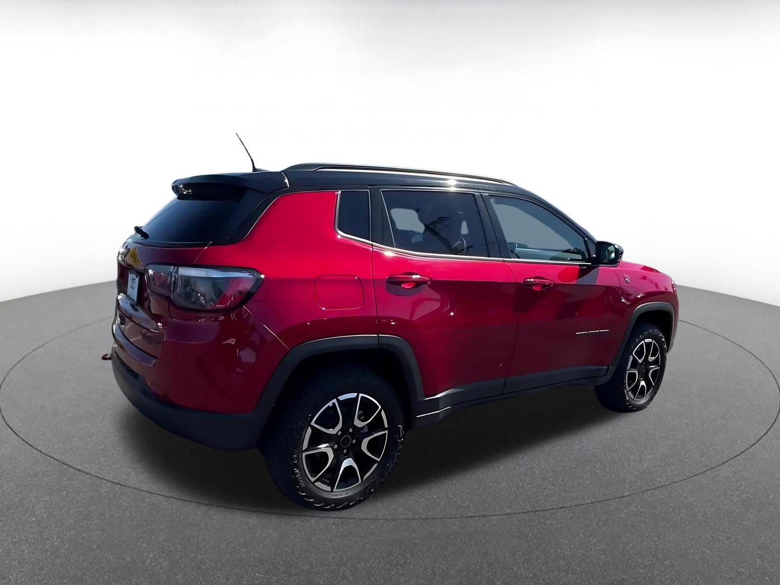 Used 2025 Jeep Compass Trailhawk AWD/4WD image 13