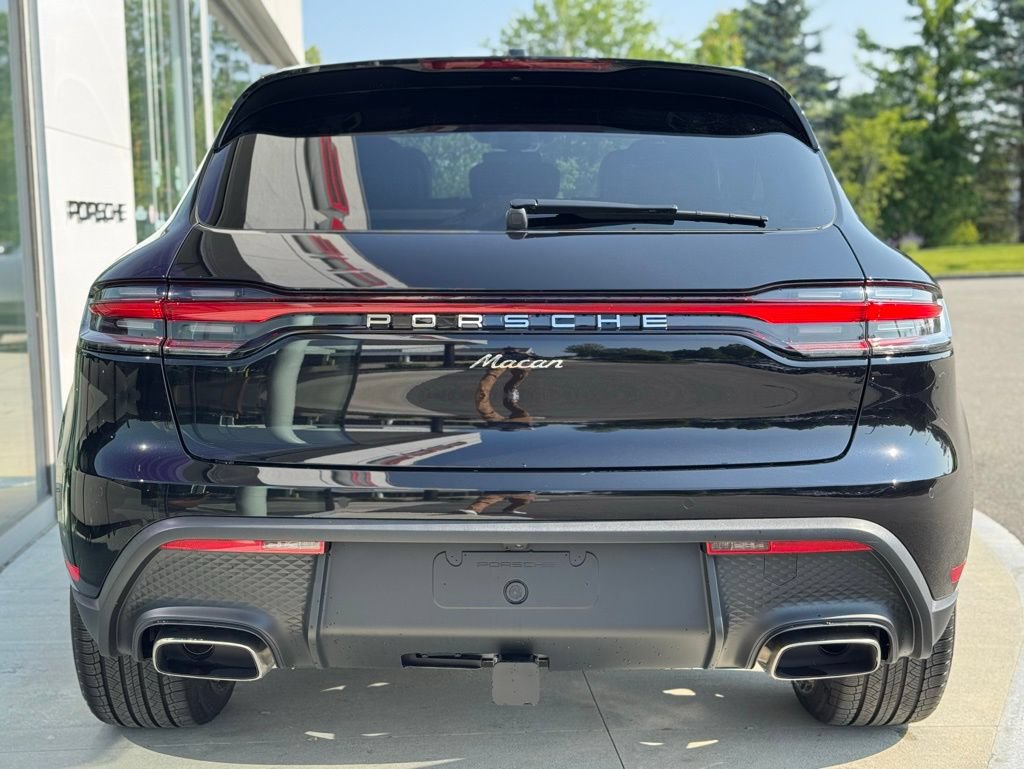 Certified 2025 Porsche Macan AWD/4WD image 21
