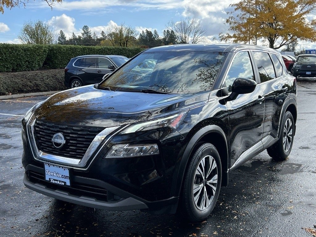 Used 2023 Nissan Rogue SV image 3