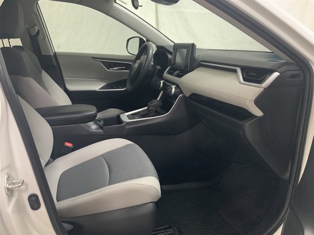 Used 2022 Toyota RAV4 XLE AWD/4WD image 17