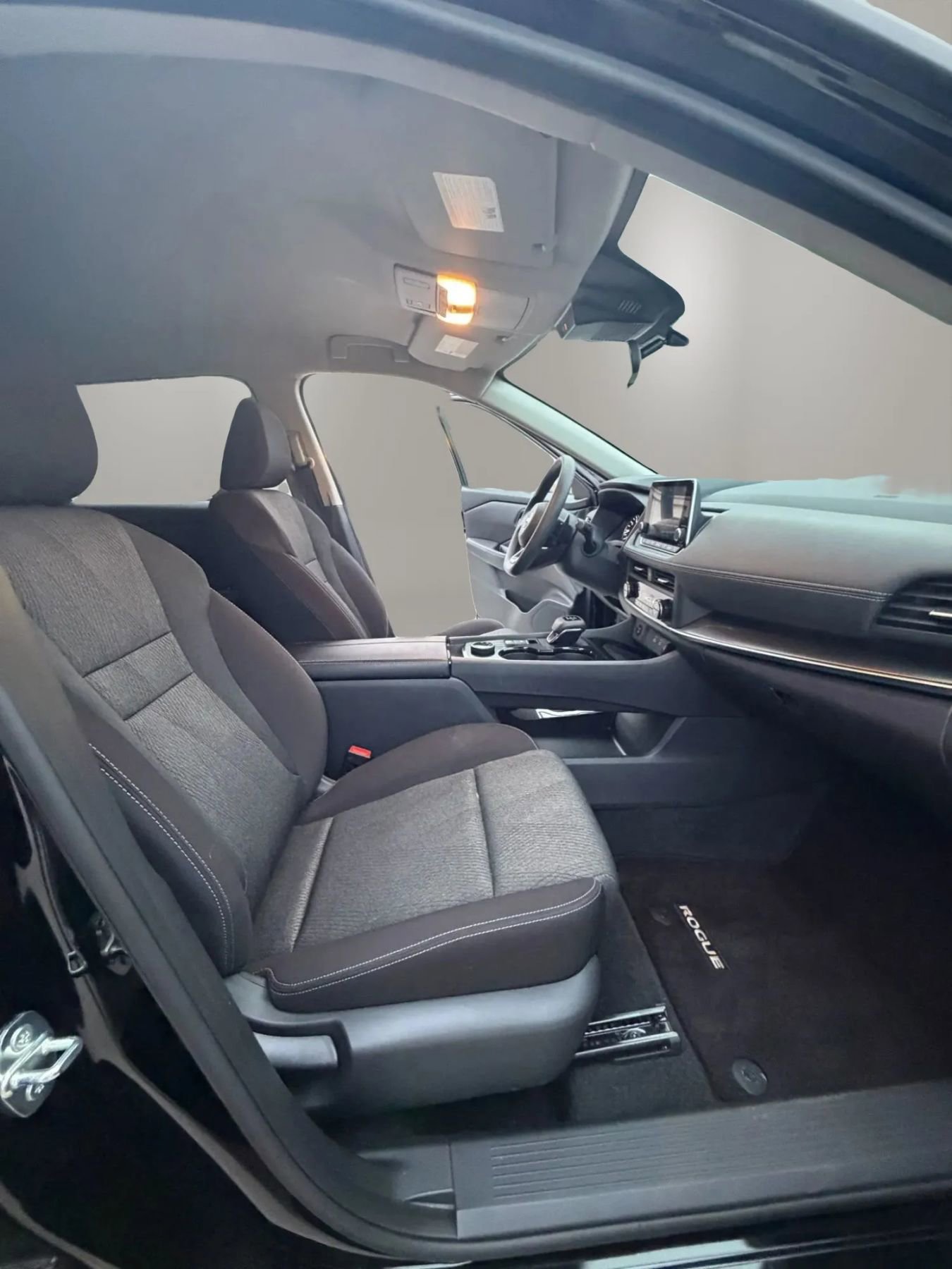 Used 2024 Nissan Rogue SV image 10