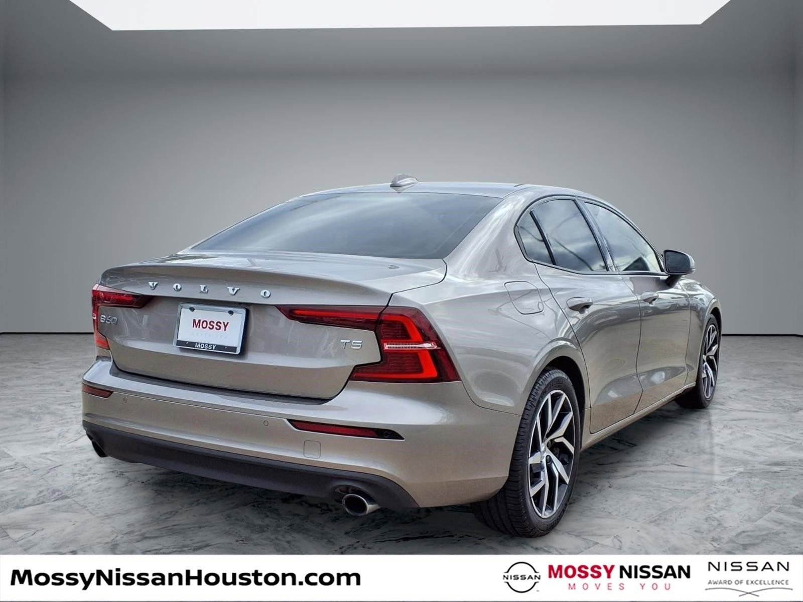 Used 2020 Volvo S60 T5 Momentum FWD image 7