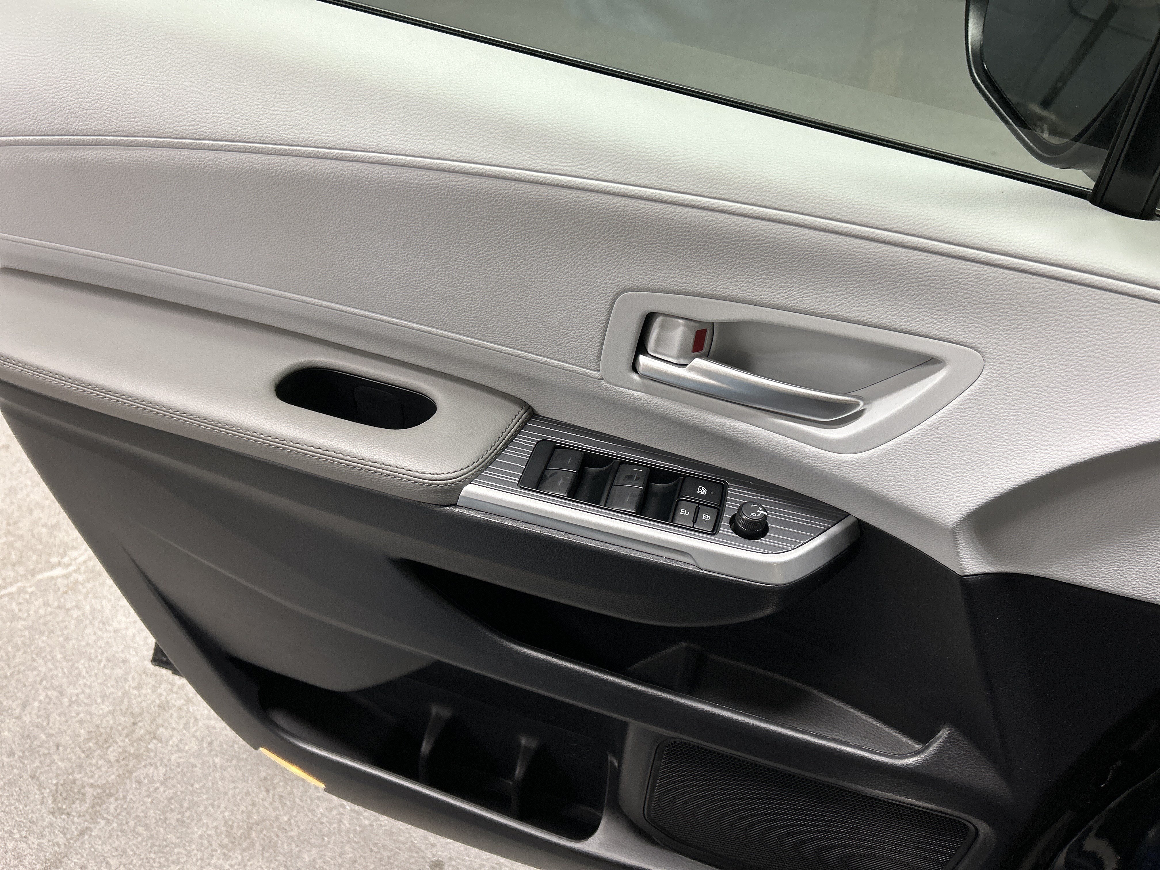 Certified 2025 Toyota Sienna XLE FWD image 14