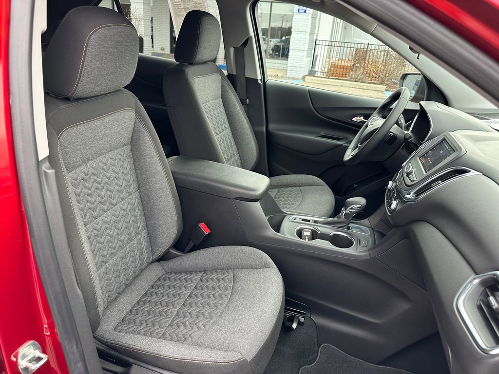 Used 2024 Chevrolet Equinox LT FWD image 31