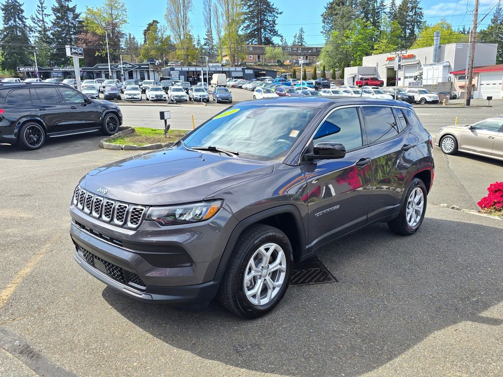 Used 2024 Jeep Compass Sport AWD/4WD image 4