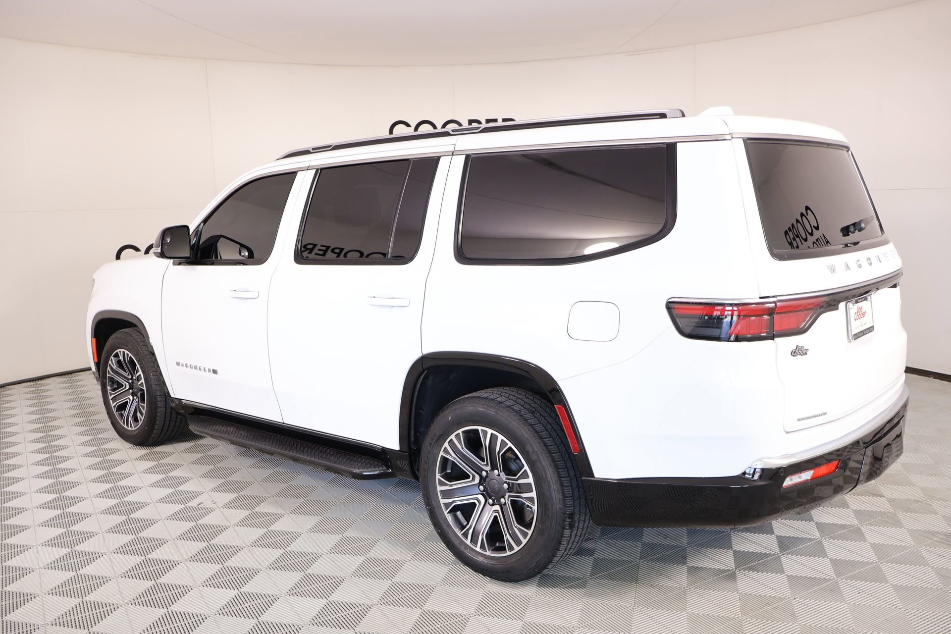 Used 2023 Jeep Wagoneer Series II image 24