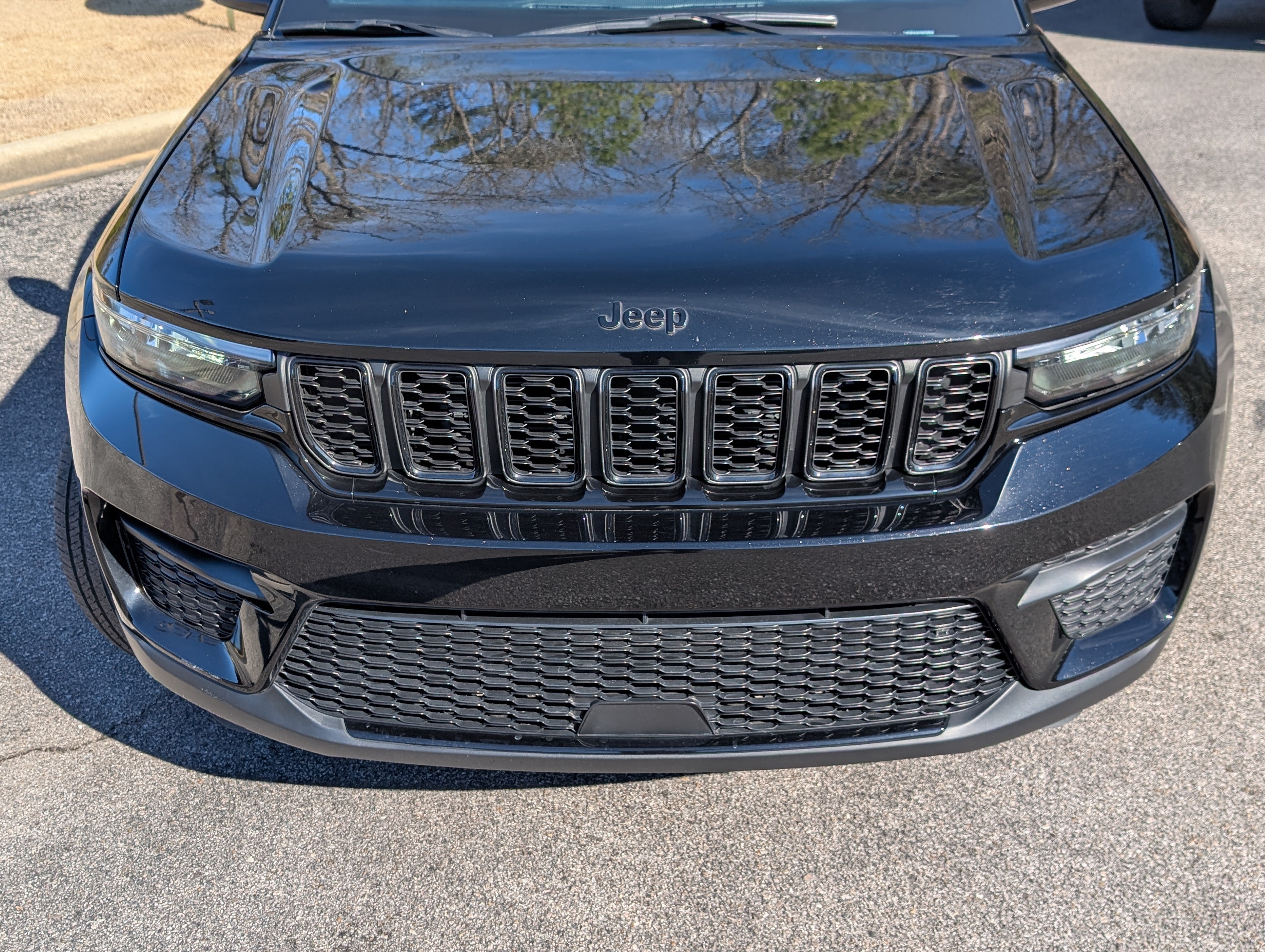Used 2023 Jeep Grand Cherokee Altitude RWD image 12