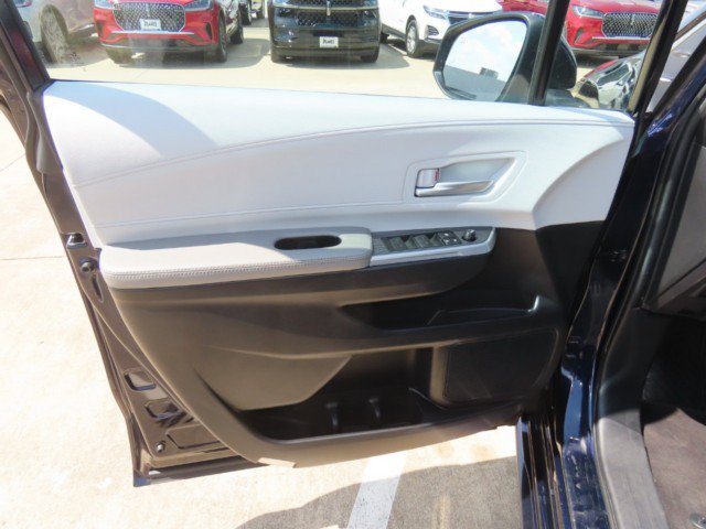 Used 2025 Toyota Sienna XLE FWD image 23