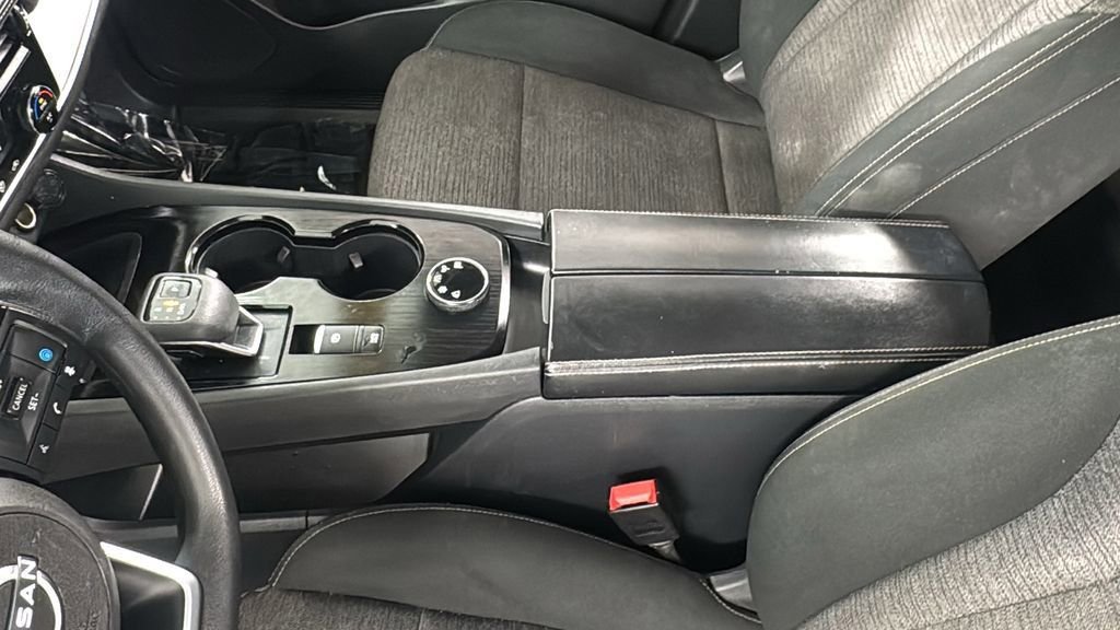Used 2023 Nissan Rogue SV image 33