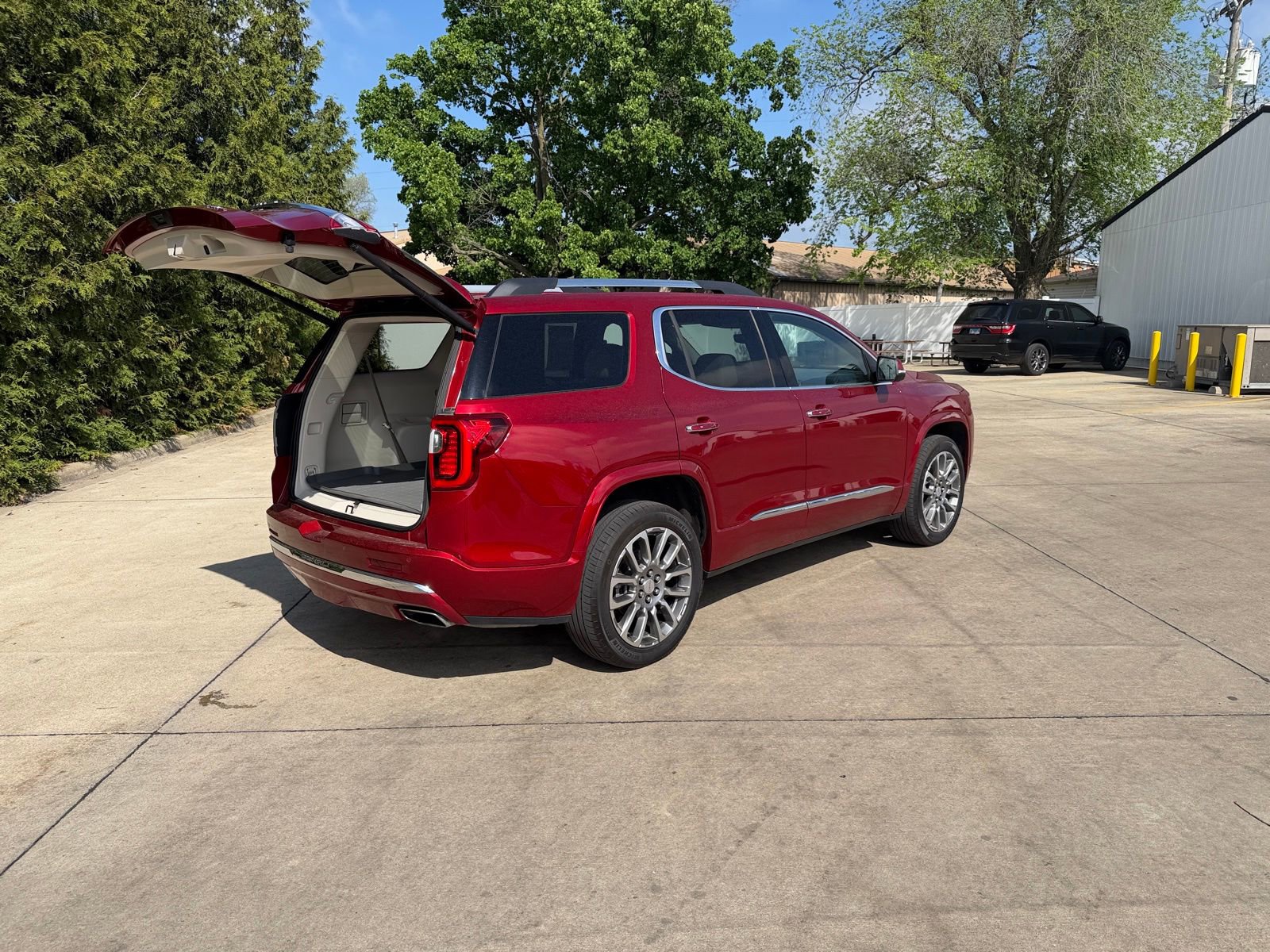 Used 2023 GMC Acadia Denali w/ Denali Ultimate Package AWD/4WD image 32