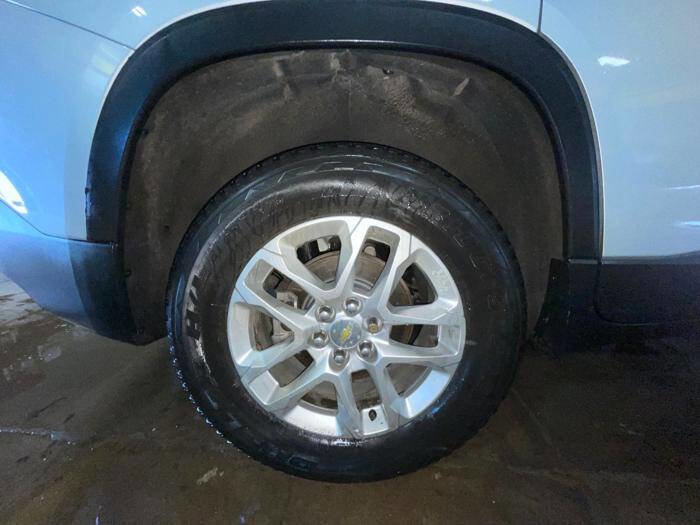 Used 2020 Chevrolet Traverse LT image 17