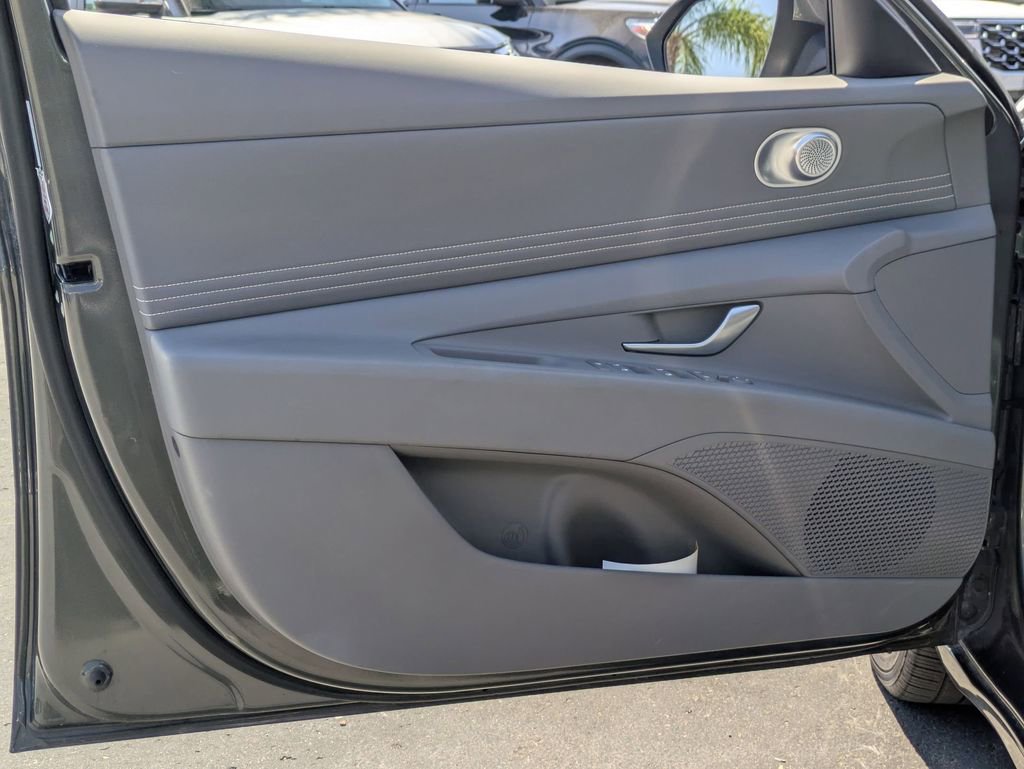 Used 2025 Hyundai Elantra SEL FWD image 15