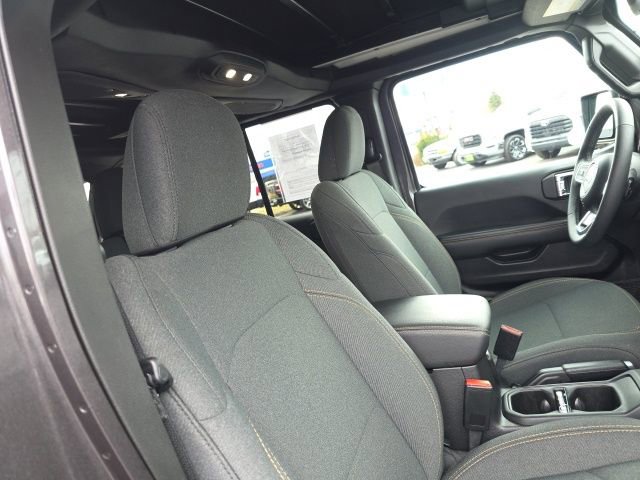 Used 2025 Jeep Wrangler Unlimited Sahara w/ Safety Group image 43