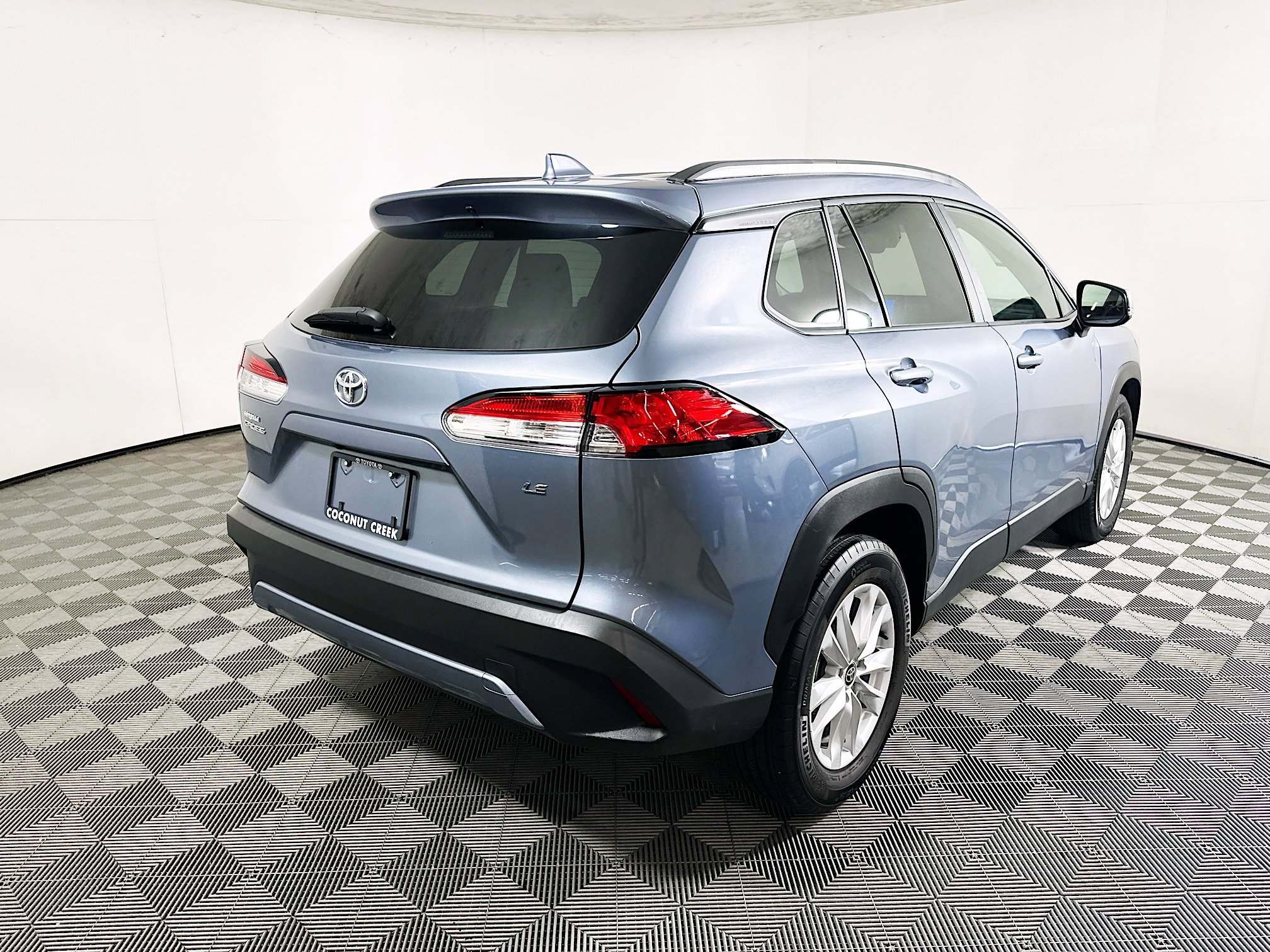 Used 2023 Toyota Corolla Cross LE w/ Moonroof Package image 3